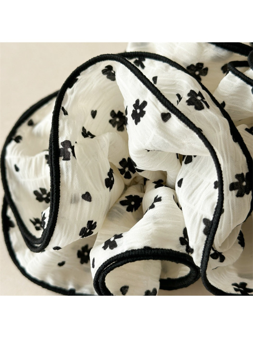 Gifty - Vintage Floral Forest Scrunchie