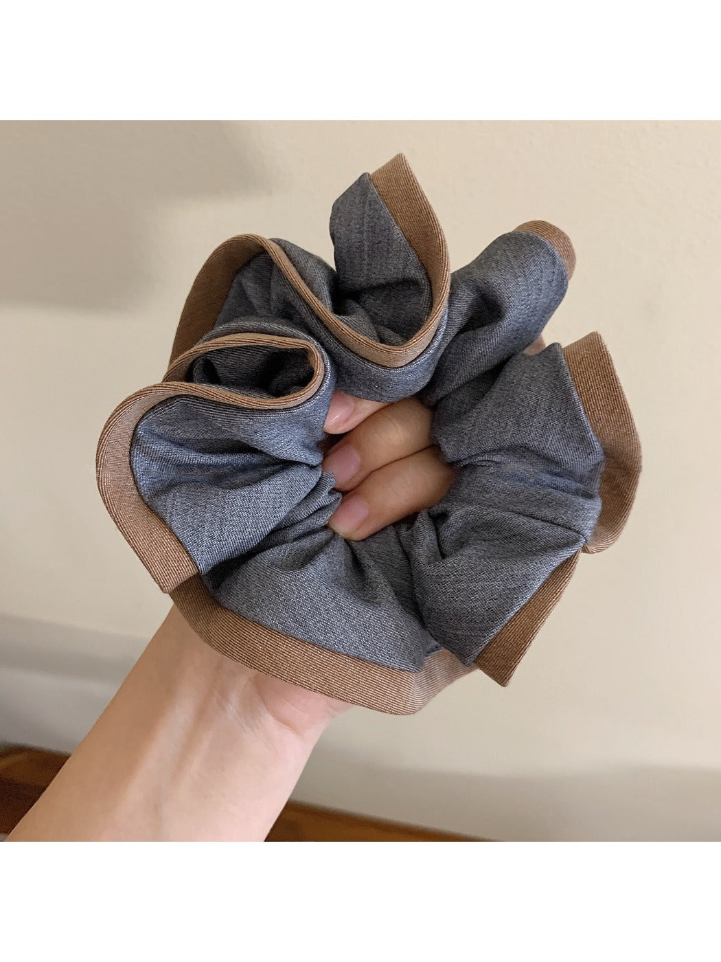 Gifty - Color-Blocked Voluminous Scrunchie