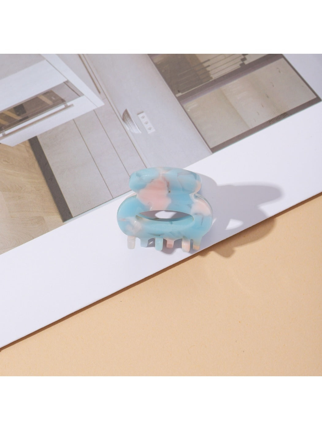 Beau - Small Oval Cut Out Hair Claw Clip