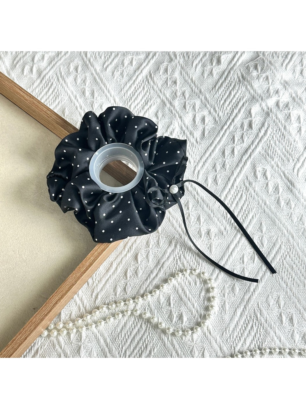 Gifty - Polka Dot Bow Ribbon Polyester Scrunchie
