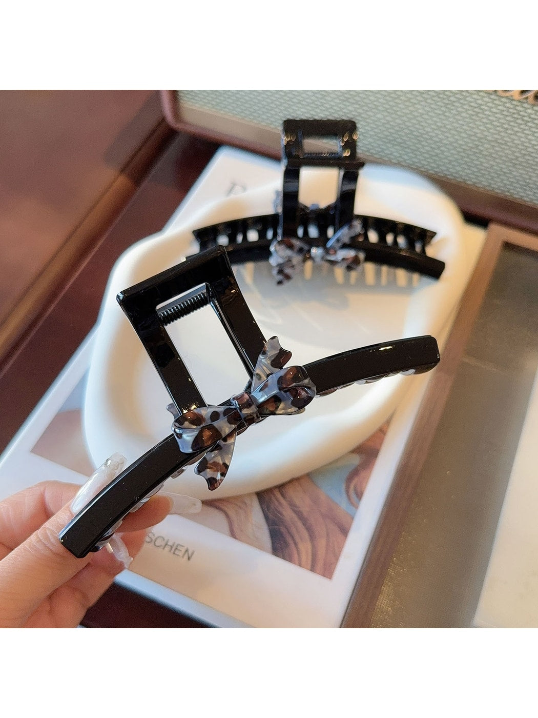 Beau - Acetate Bow Design Hair Claw Clip