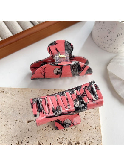 Side view of Beau hair claw clip highlighting curved teeth and crow pattern