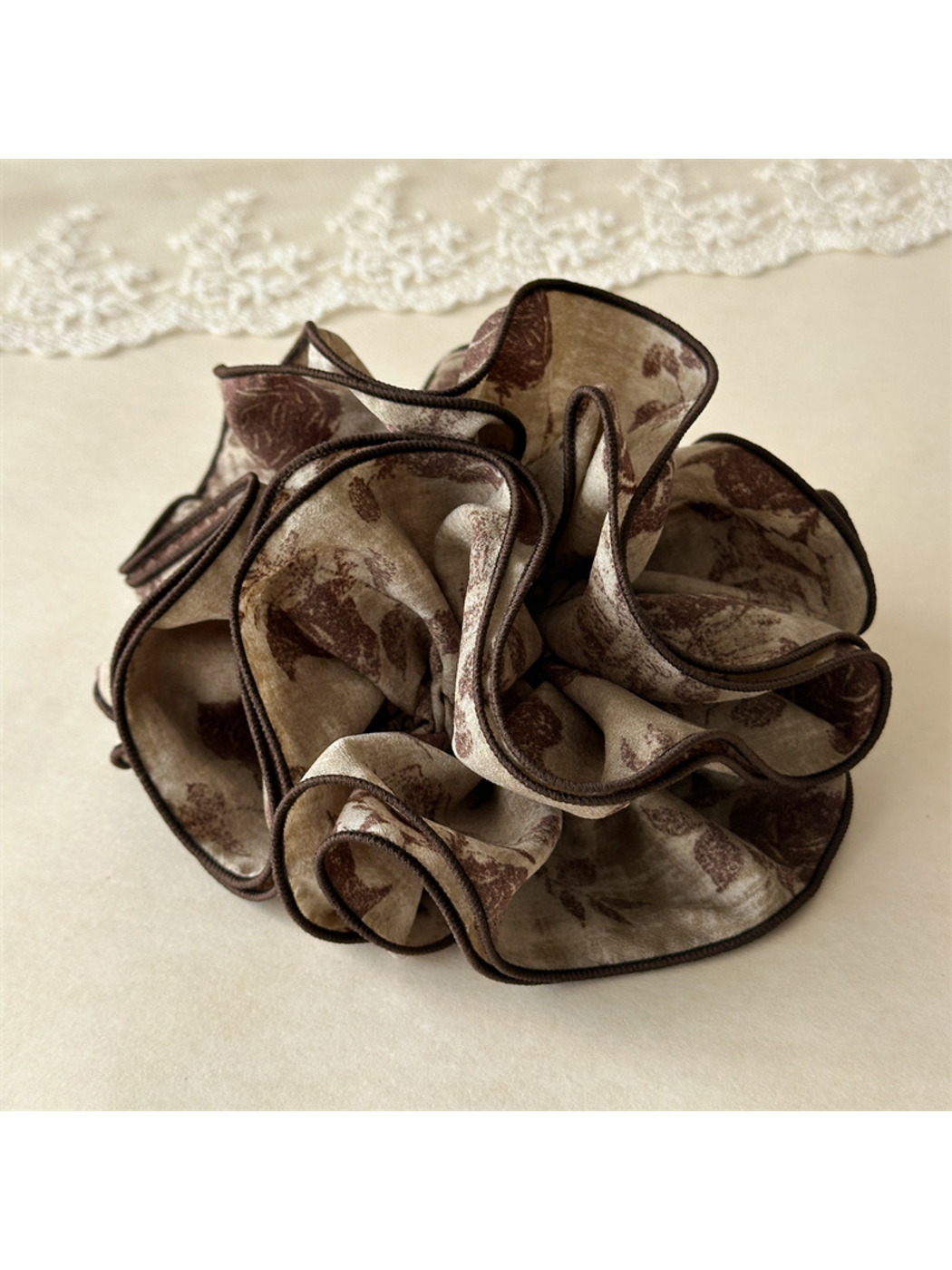 Gifty - Vintage Rose Print Ruffle Hair Scrunchie