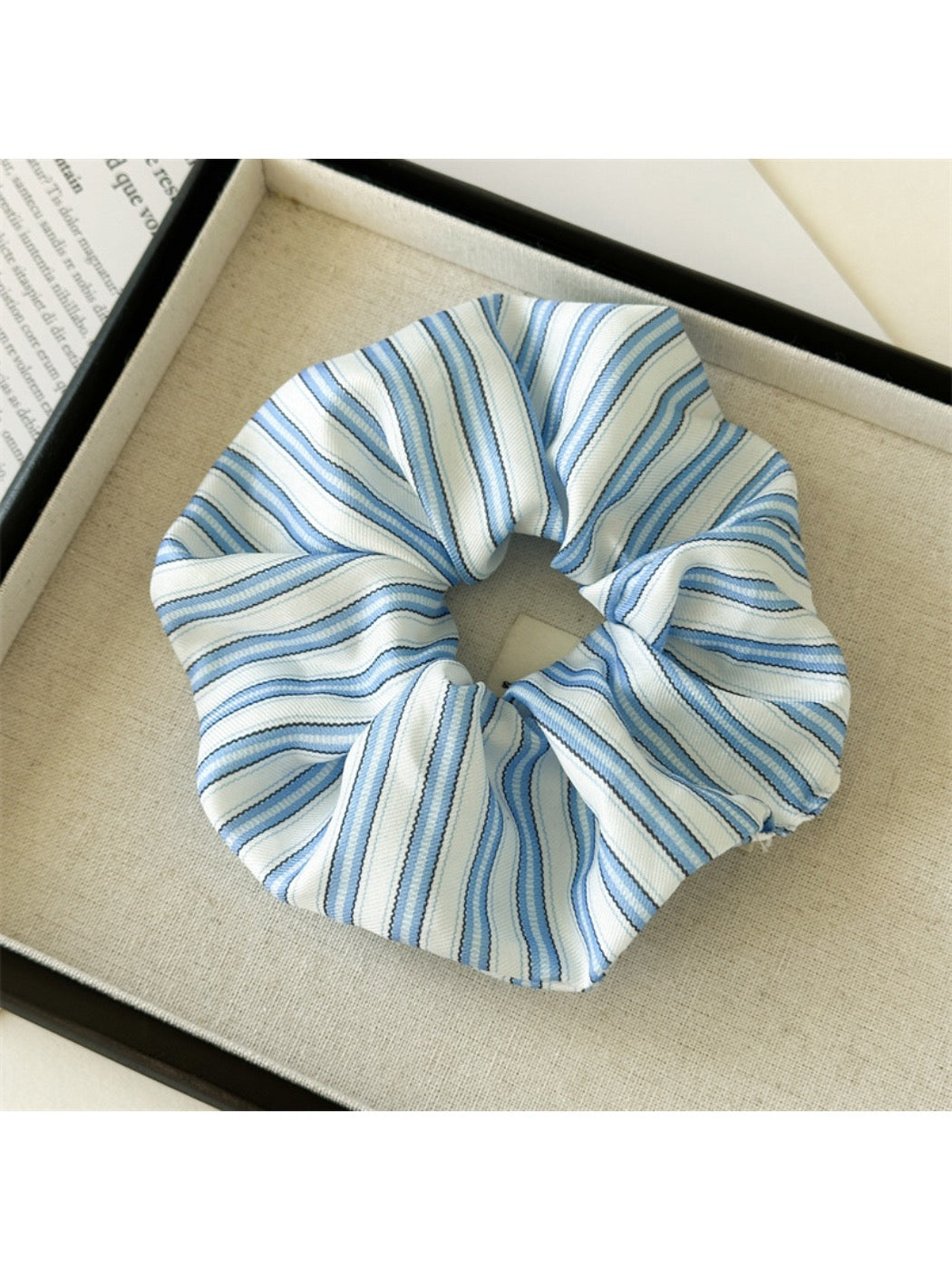Gifty - Striped Scrunchie Hair Tie