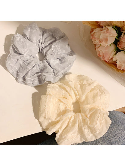 Gifty classic color ruched scrunchie in soft pastel pink fabric
