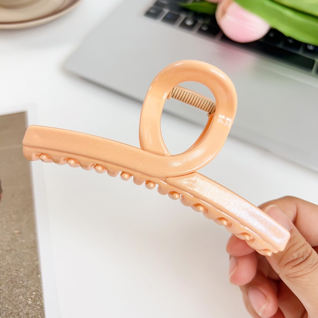 Beau - Geometric Plastic Line Detail Claw Hair Clip