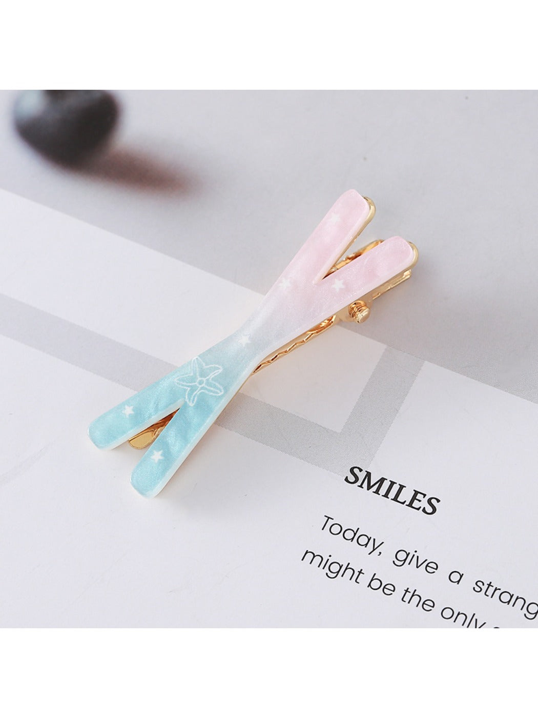 Beau - Ombre Crisscross Hair Clip