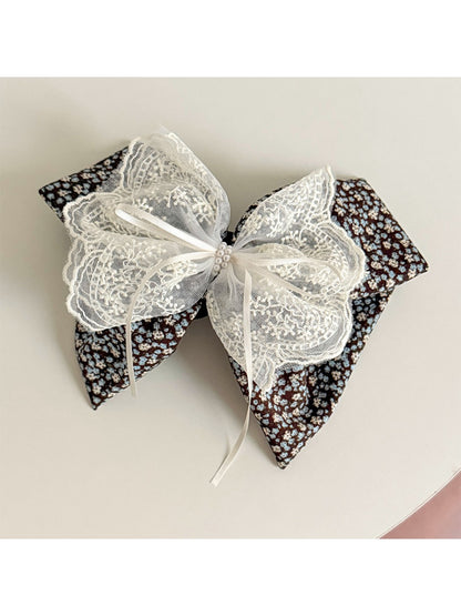 Side view of Beau tiny floral lace bow claw clip with metal clasp