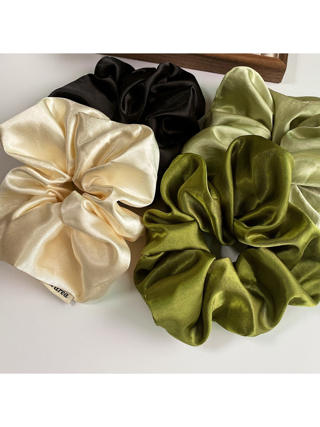 Gifty - Satin Solid Color Scrunchie