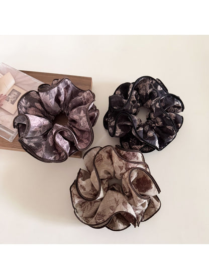 Gifty - Vintage Rose Print Scrunchie