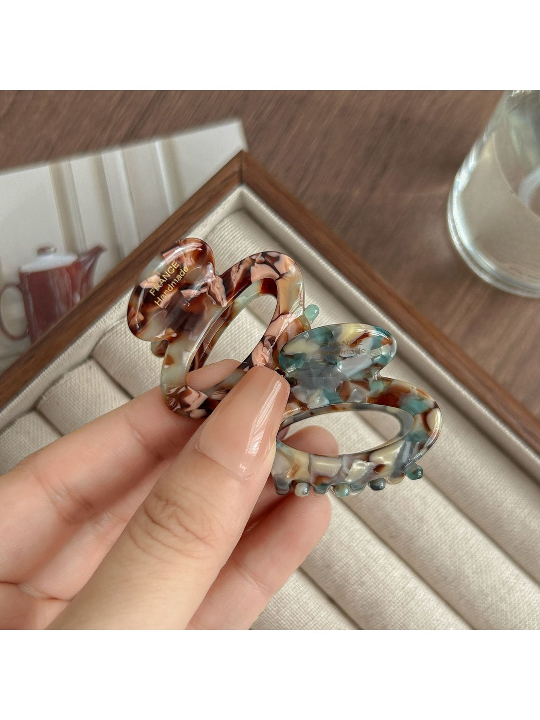 Beau - Retro Acetate Fiber Oval Claw Hair Clip