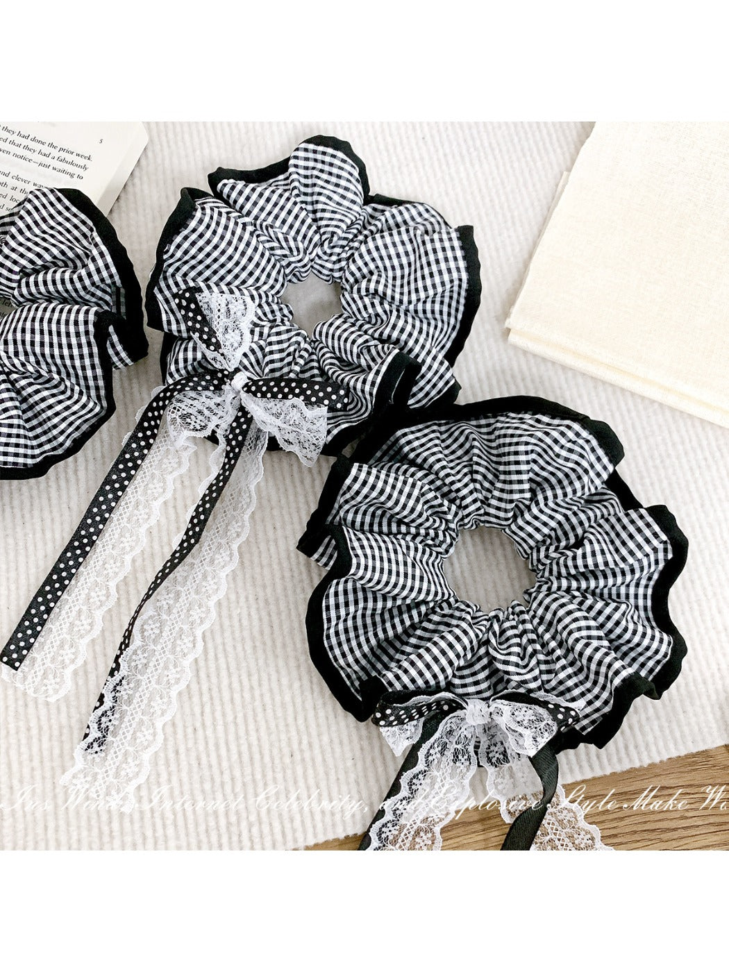 Gifty - Black White Checkered Lace Bow Scrunchie