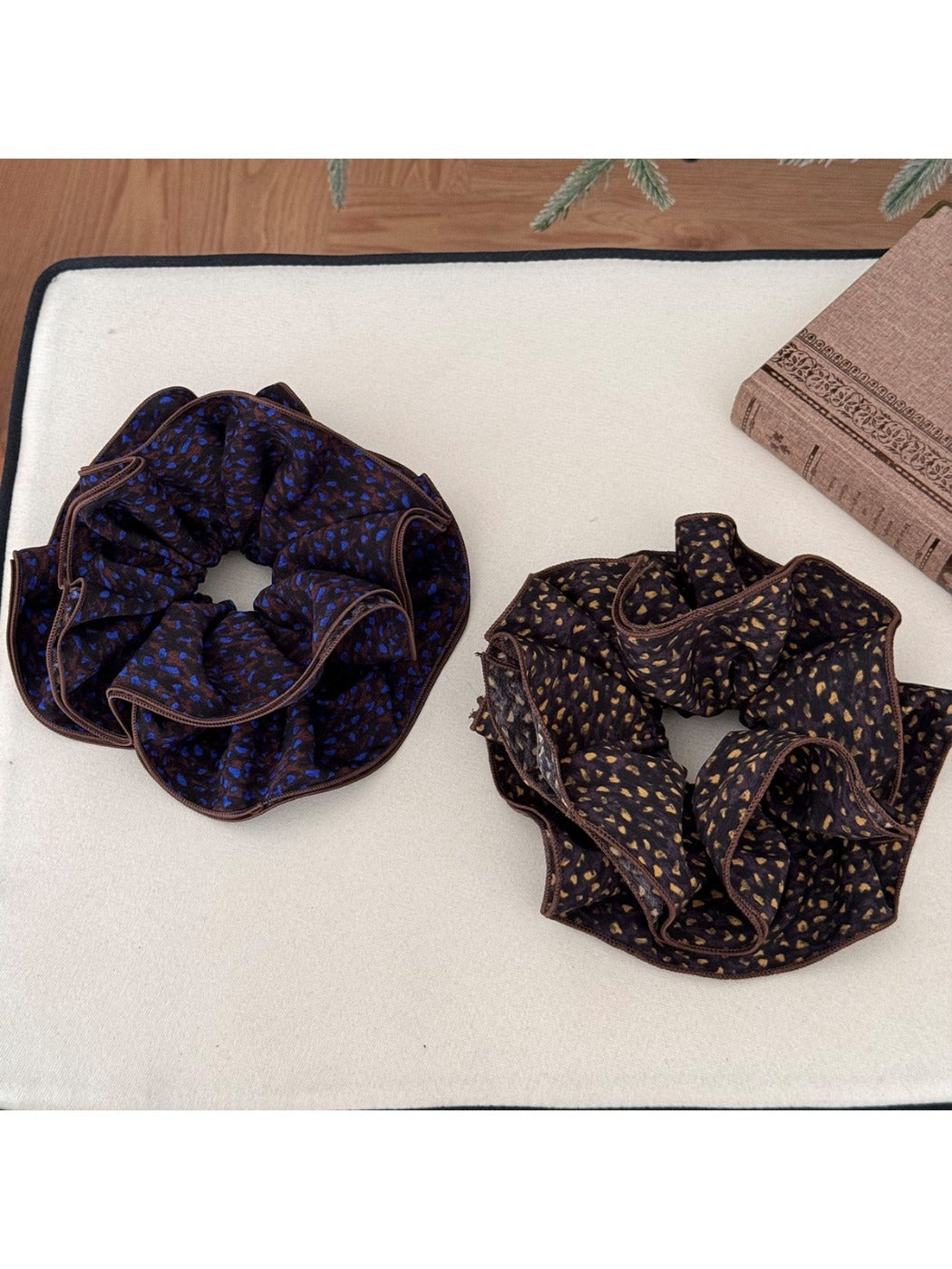 Gifty - Floral Dot Hair Tie