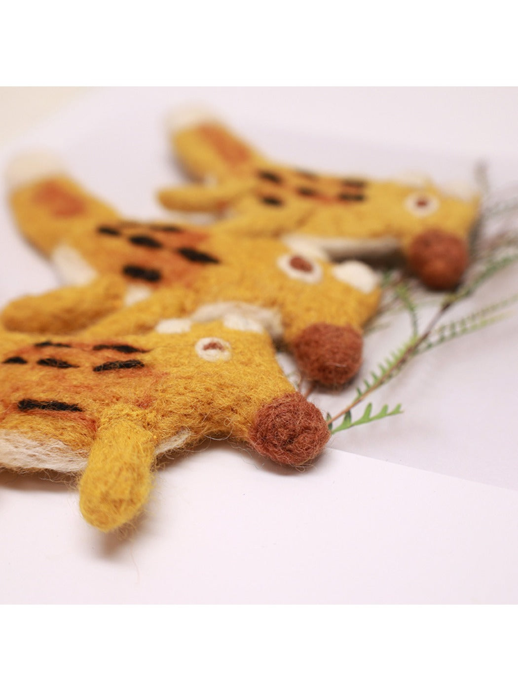 Feltery - Cute cartoon fox brooch pin