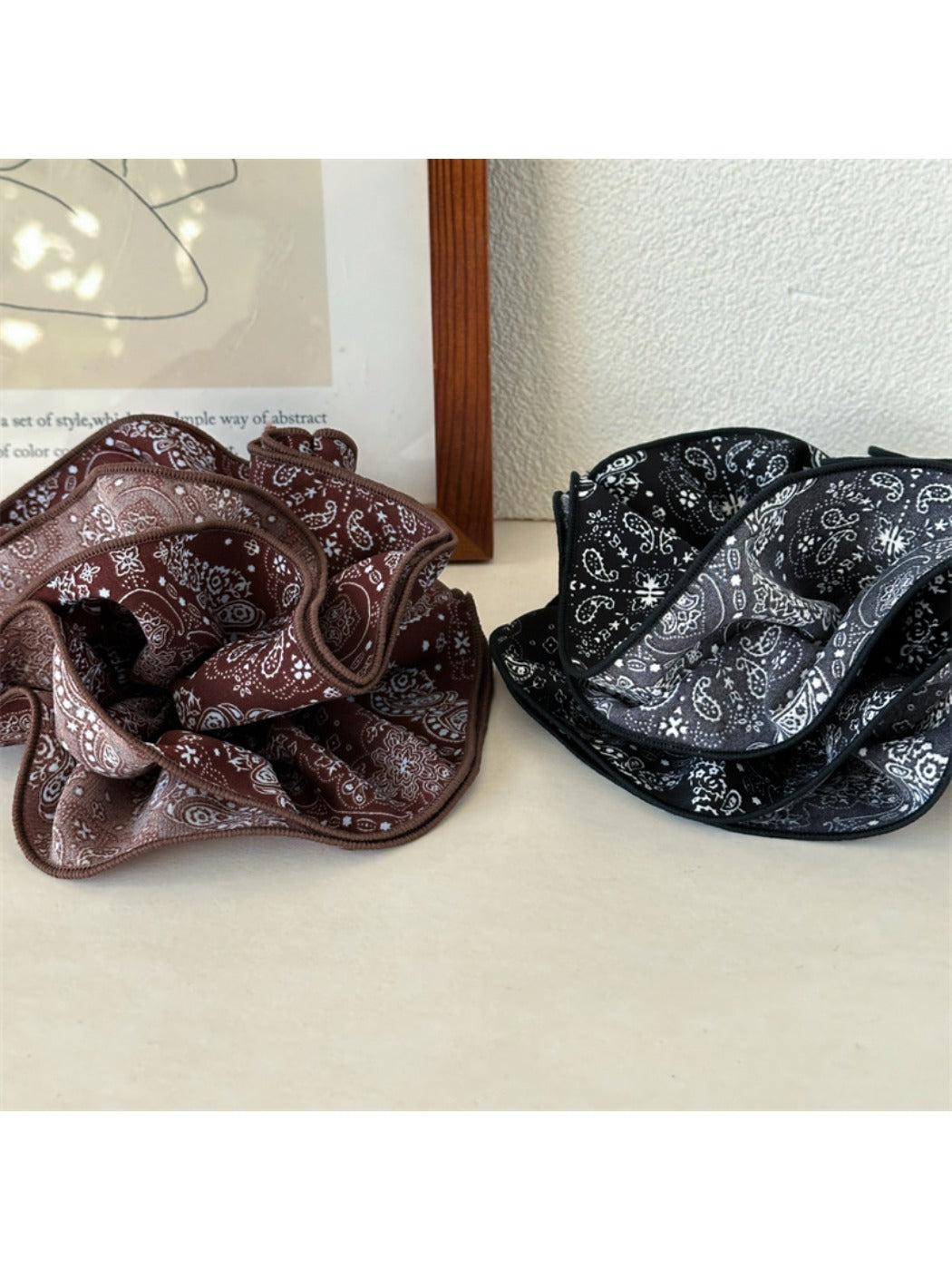 Gifty - Vintage Fabric Paisley Scrunchie