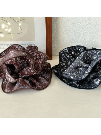 Gifty - Vintage Fabric Paisley Scrunchie