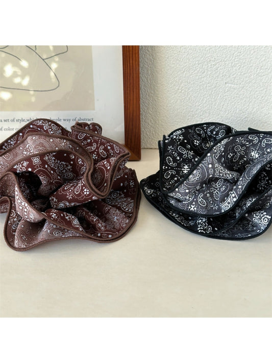 Gifty - Vintage Fabric Paisley Scrunchie