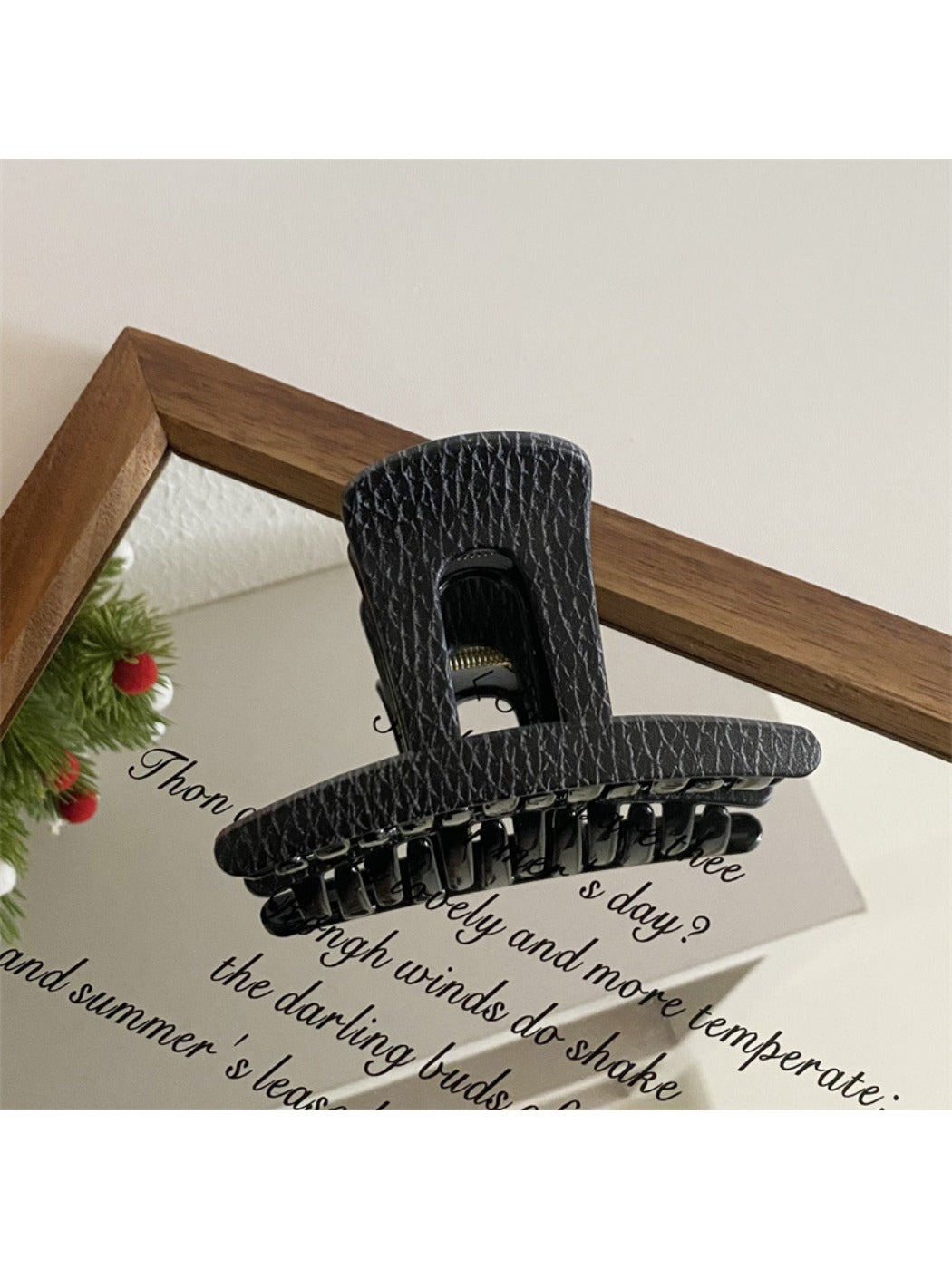 Beau - Black Geometric Claw Clip