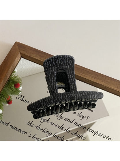Beau - Black Geometric Claw Clip