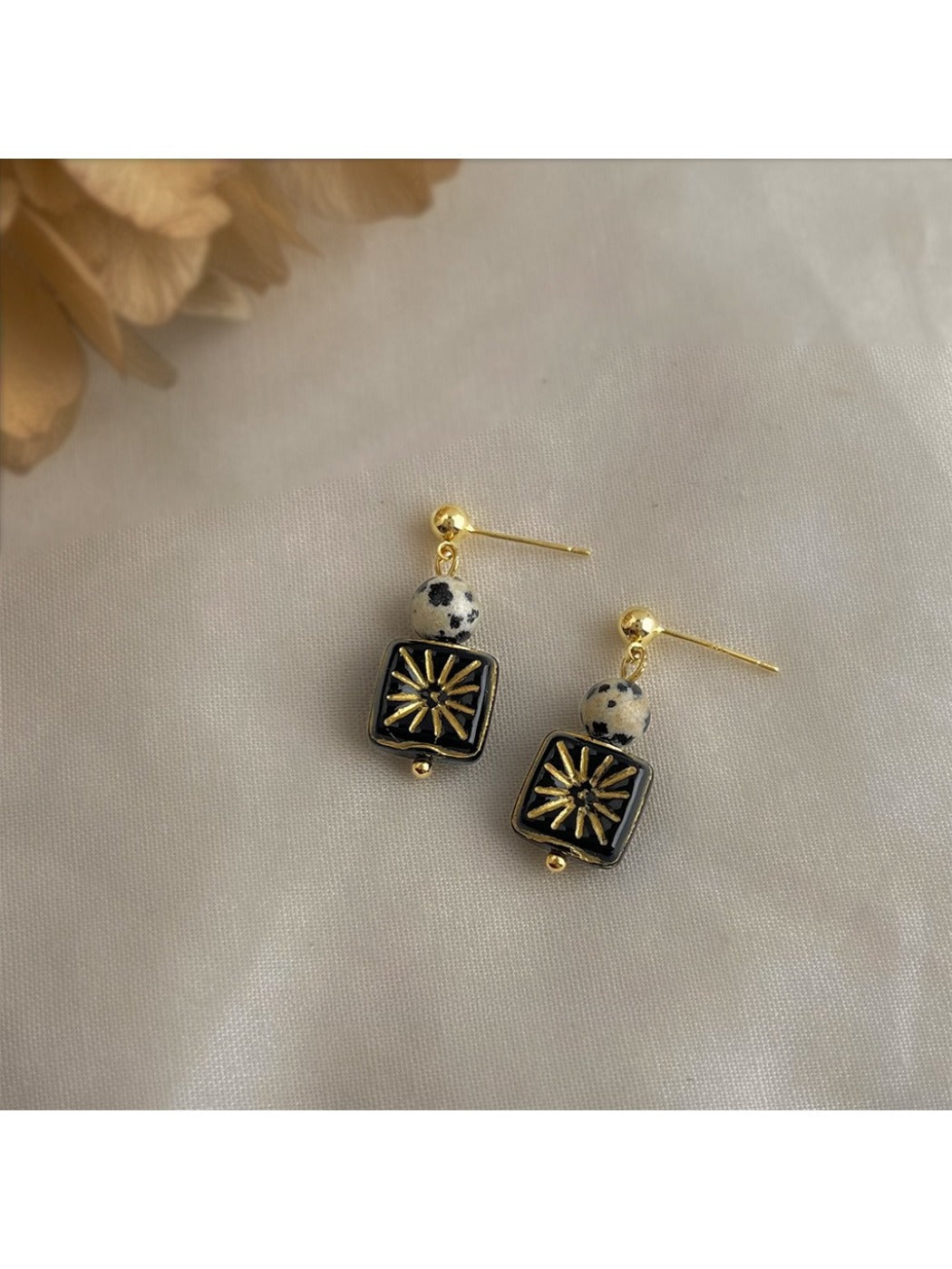 Earedge - Retro Star Motif Earrings