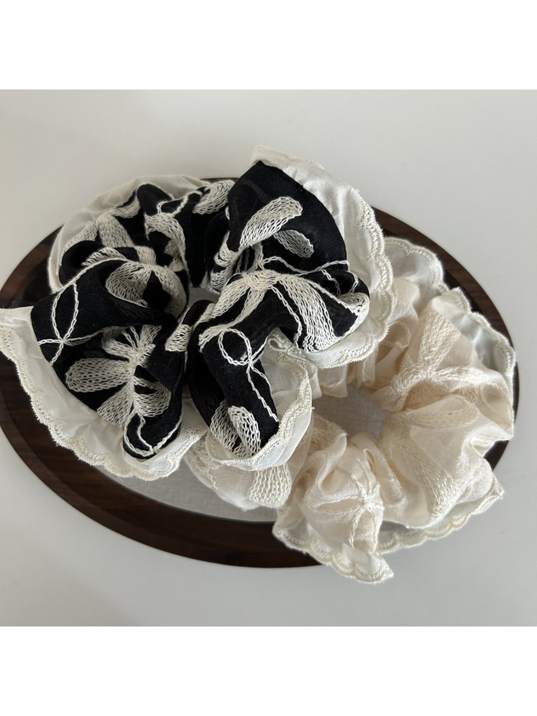 Gifty - Lace Trim Bow Detail Polyester Scrunchie