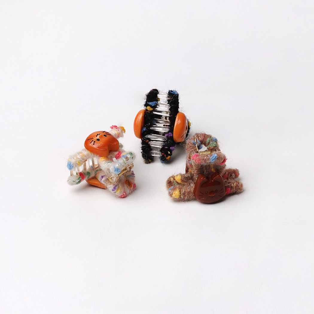 Beau - Cartoon Cat Yarn Wrapped Plastic Claw Clip