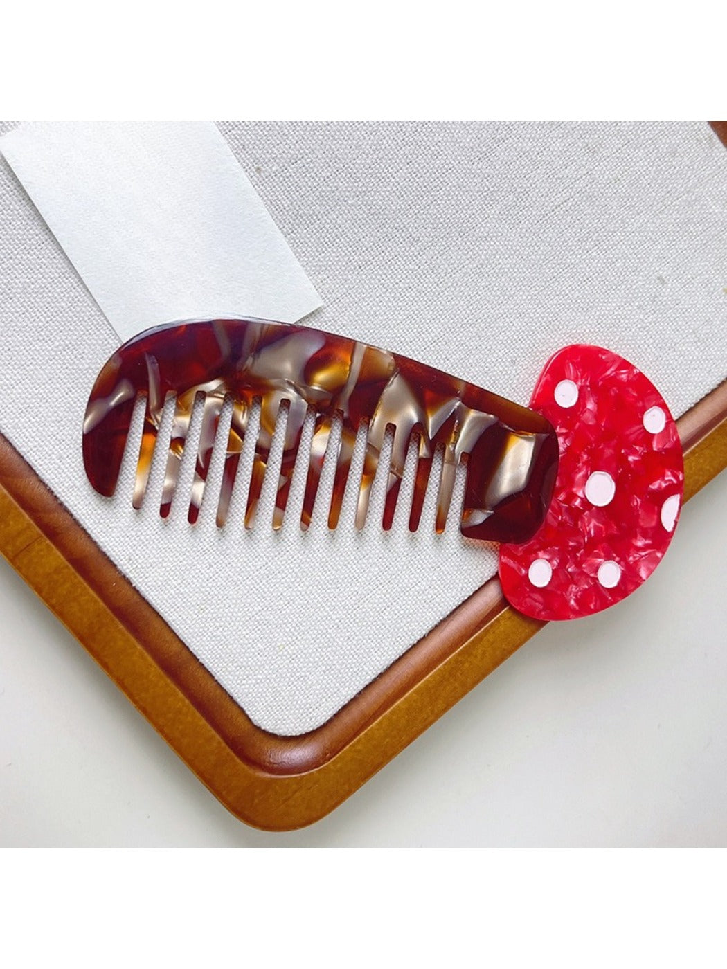 Detailed shot of Camerow creative hair comb teeth and smooth edges