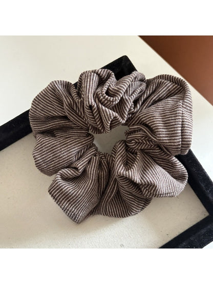 Gifty - Sweet Knit Striped Scrunchie
