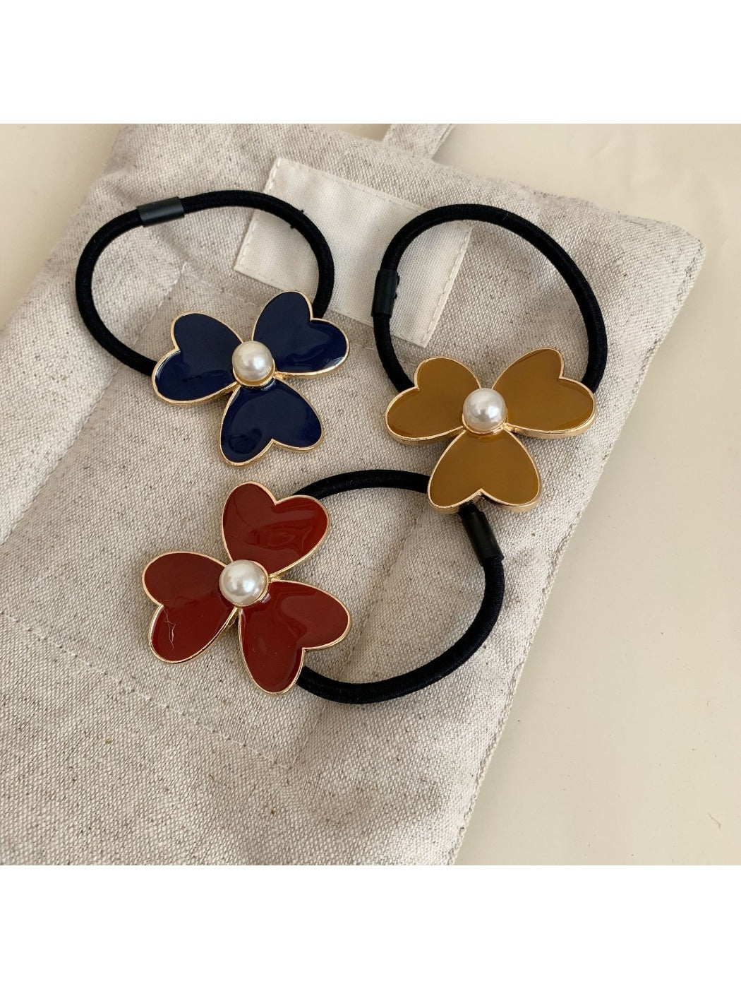 Gifty - Retro Clover Hair Tie