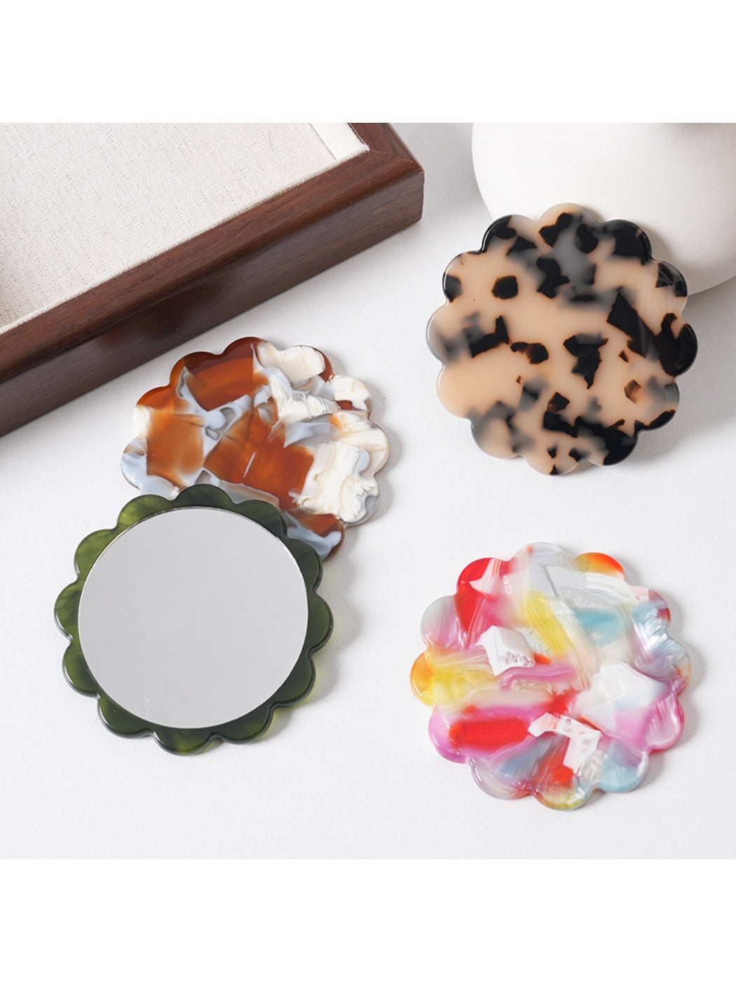 Mirroray - Sunflower Shaped Retro Makeup Mirror