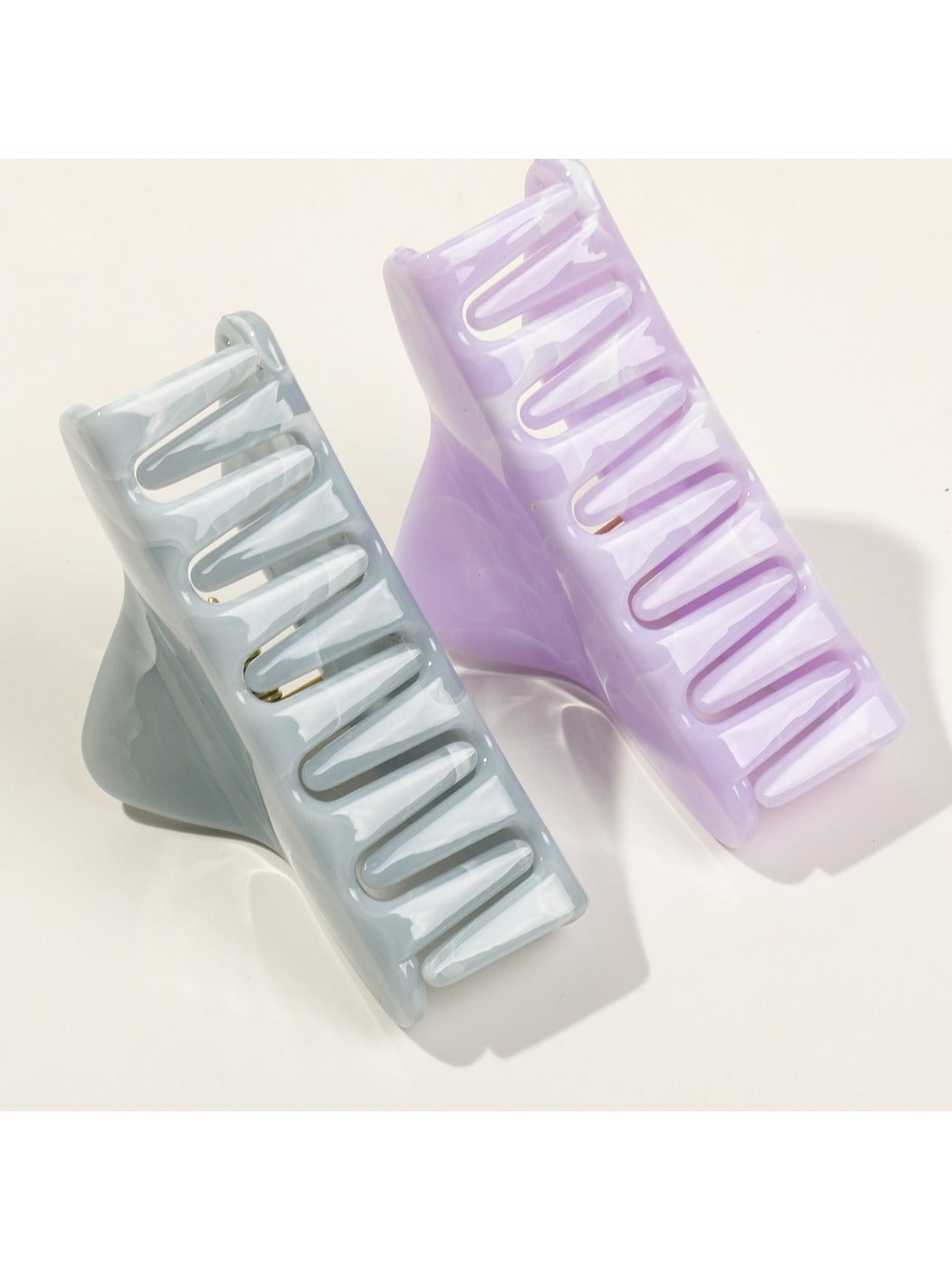 Beau - Marble Pattern Triangular Hair Claw