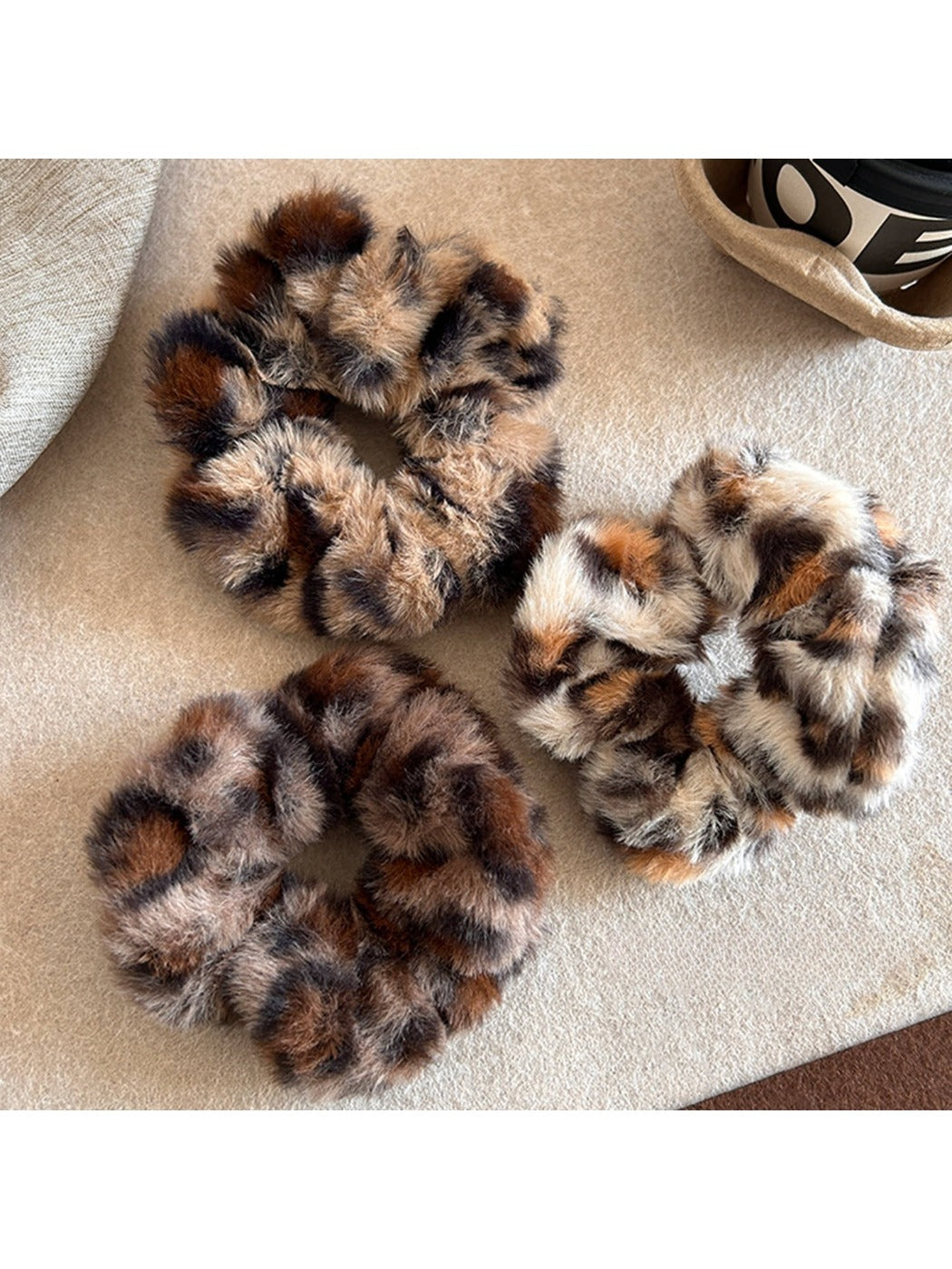 Gifty - Soft Plush Scrunchie Hair Tie