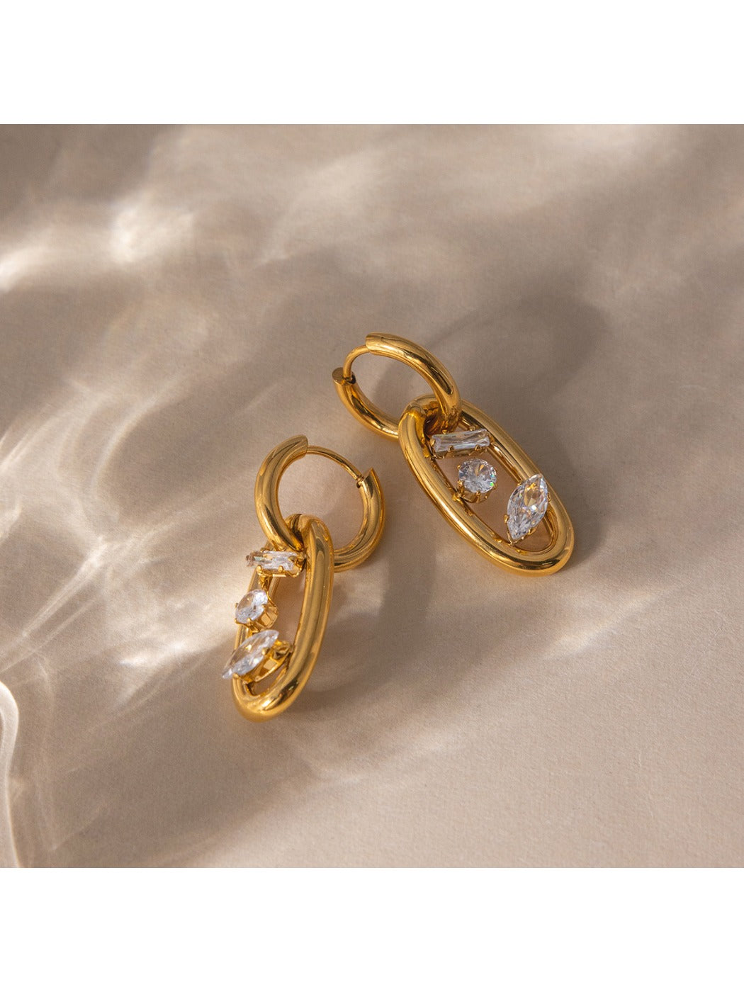 Earedge - White Interlocking Hoop Earrings