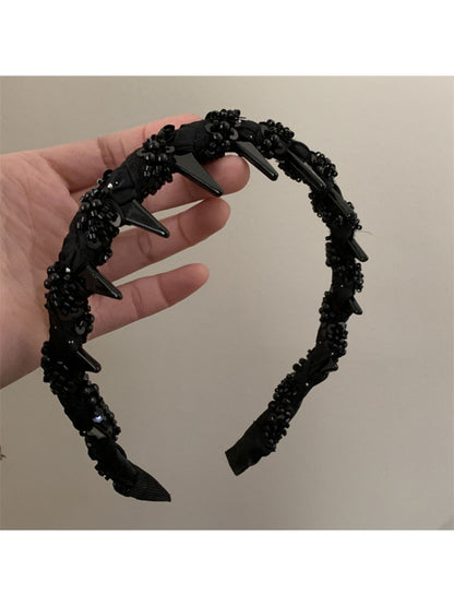 Close-up of the wavy beaded design on the Gifty headband showing intricate beadwork