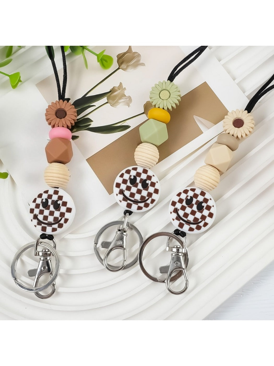 Keypus - Stylish Smiley Daisy Keychain