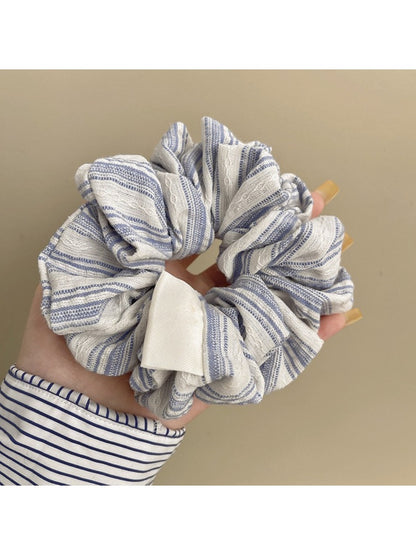 Gifty - Chic Striped Pleated Scrunchie