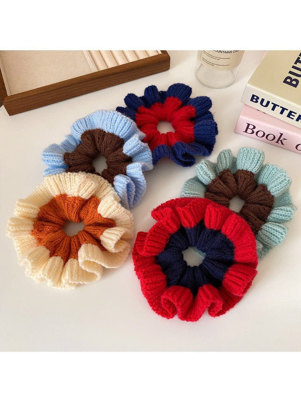 Gifty - Chunky Yarn Scrunchie Hair Tie