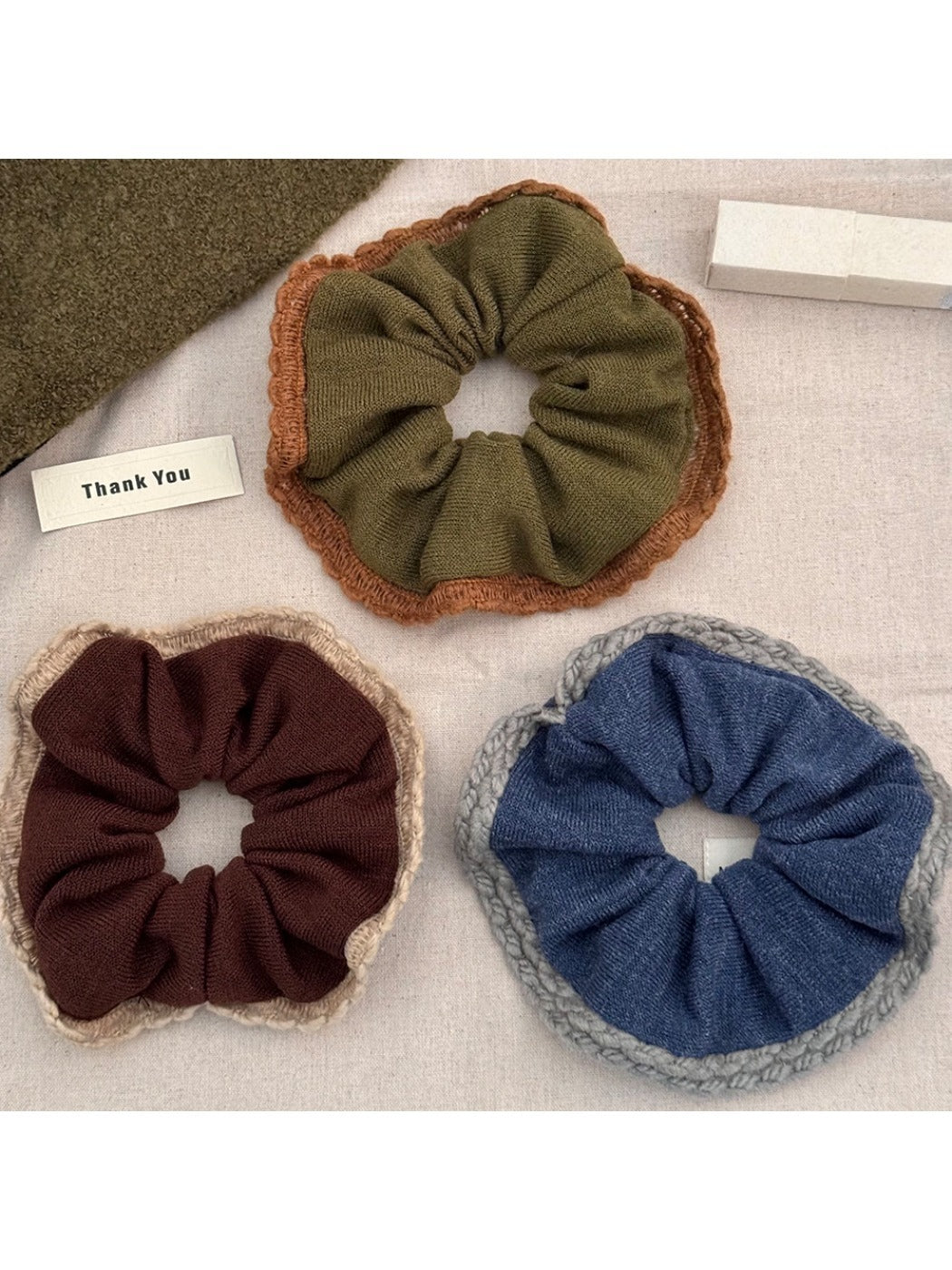 Gifty - Elegant Knit Trim Scrunchie