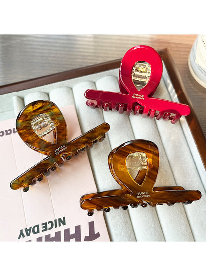 Close-up of Beau bar shape claw clip showing smooth acetate finish and spring mechanism