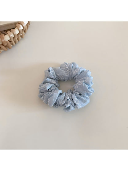 Gifty - Textured Daisy Pattern Polyester Scrunchie