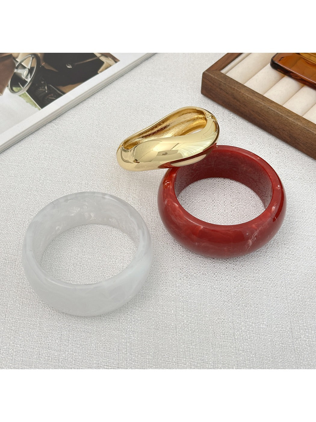 Close-up of Lovra wide fit bracelet showing smooth silver finish
