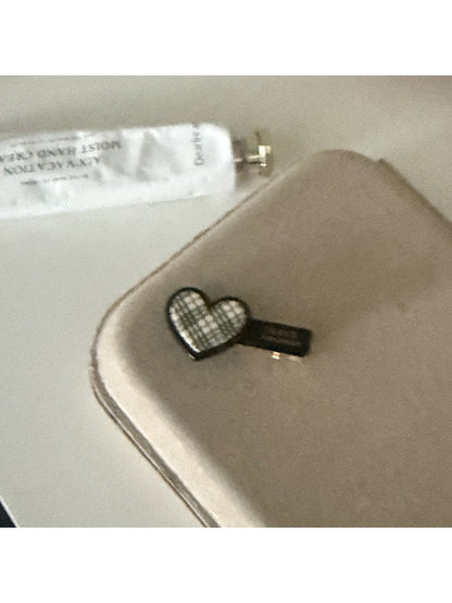 Beau - A Flower Shaped Heart Plaid Hair Clip
