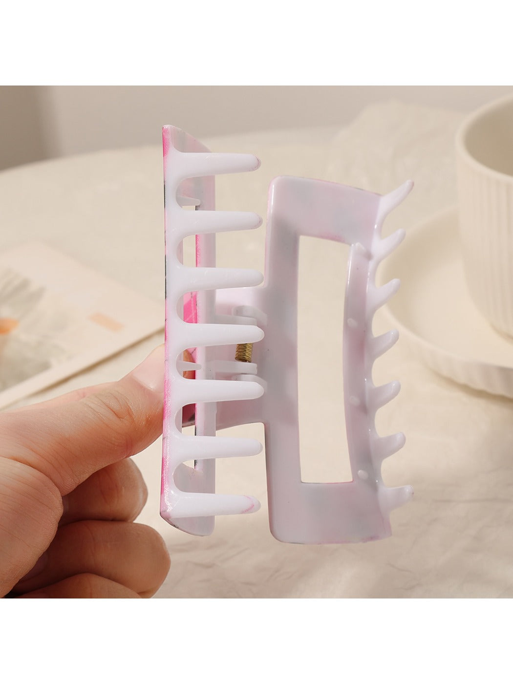 Beau - Openwork Grid Pattern Square Claw Clip