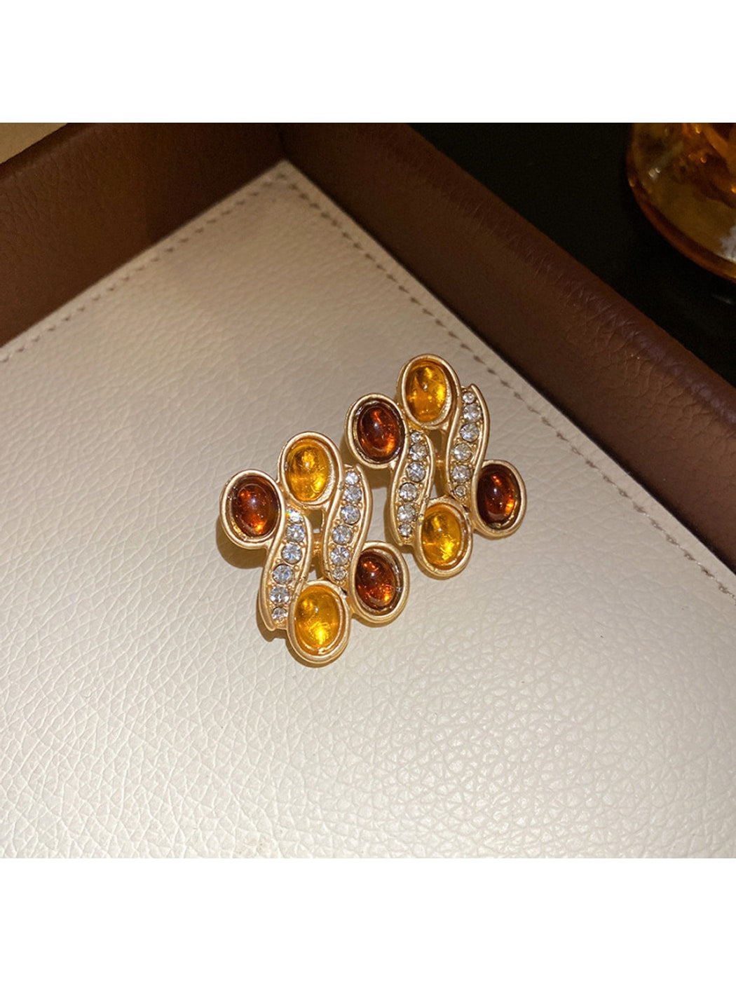 Nozari - Retro Oval Geometric Rhinestone Accent Necklace