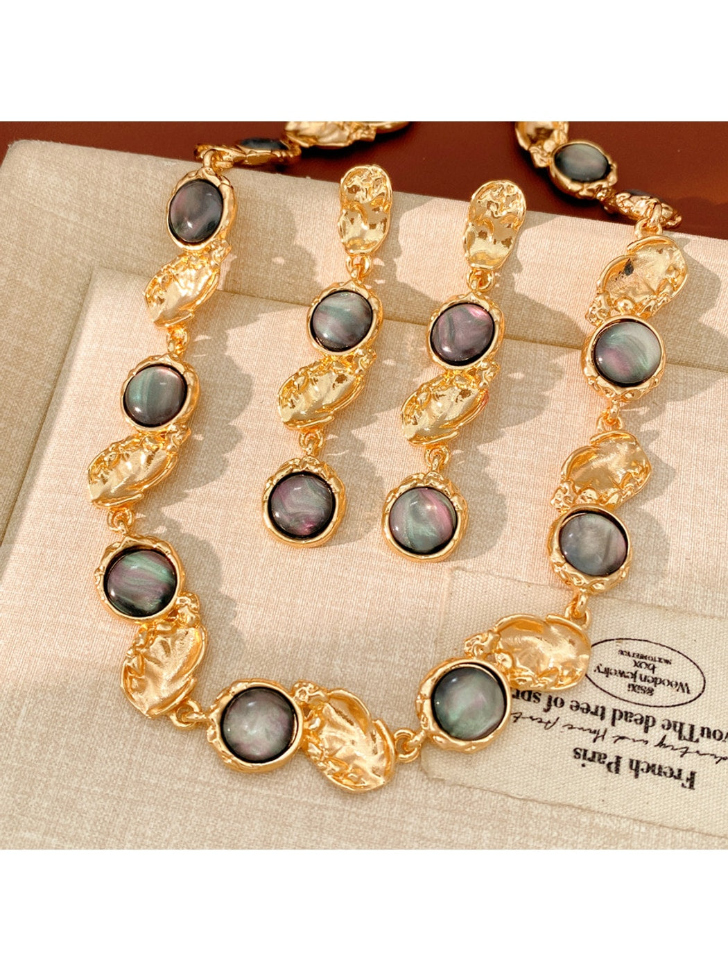 Nozari - Retro Round Link Necklace And Earrings