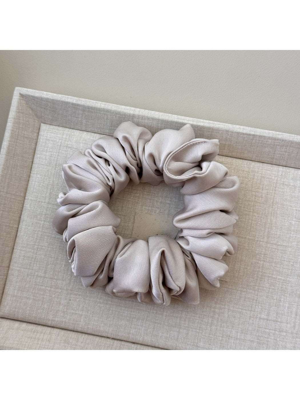 Gifty - Versatile Ruched Satin Hair Scrunchies