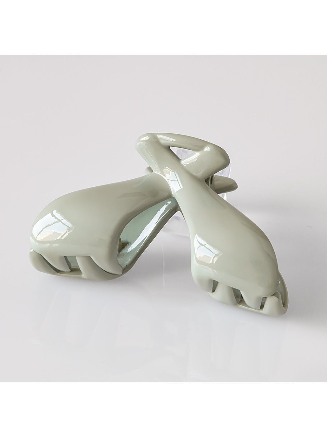 Beau - Solid Color Large Crossed Design Claw Clip