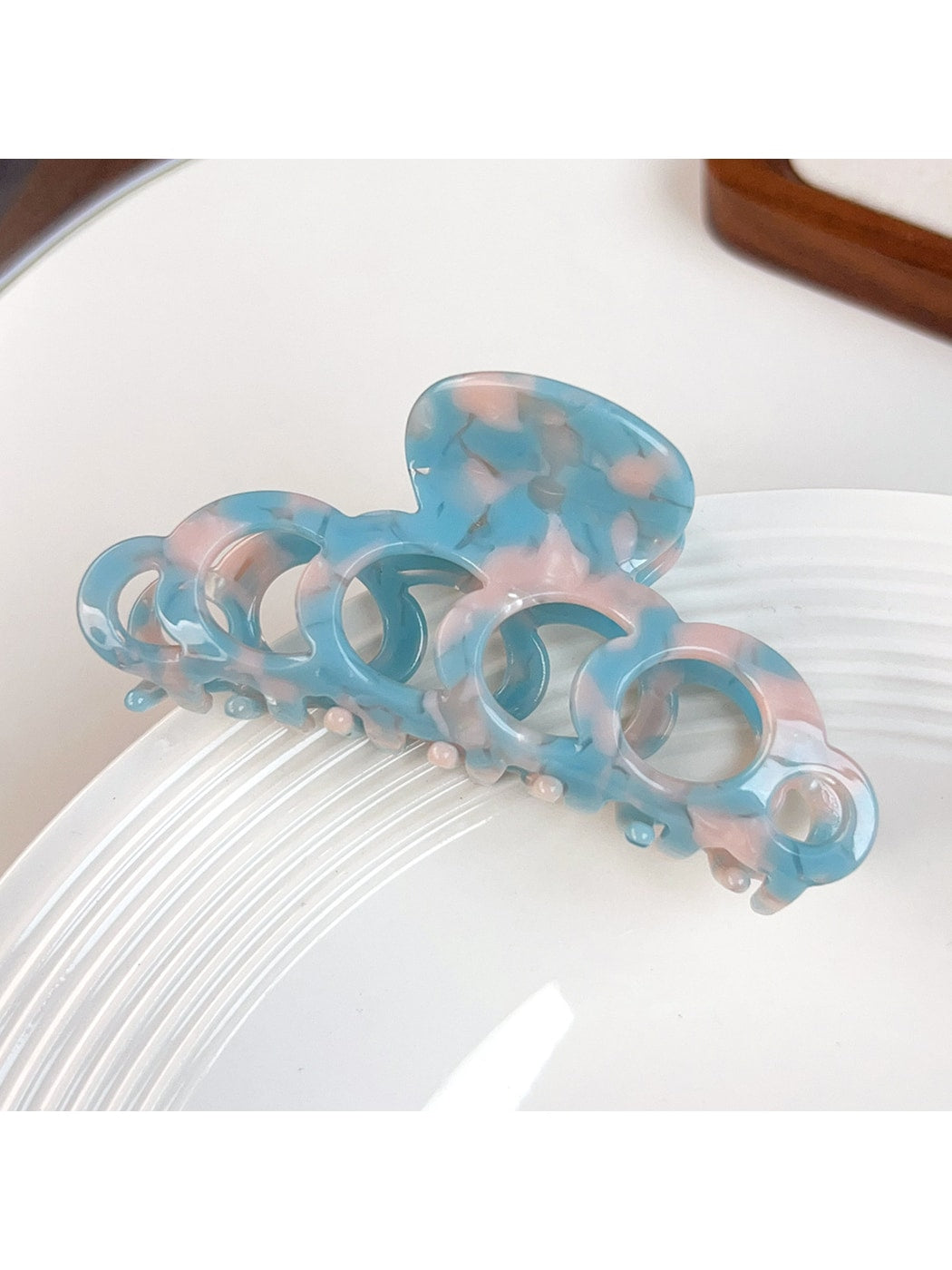 Beau - Openwork Geometric Acetate Alloy Claw Clip