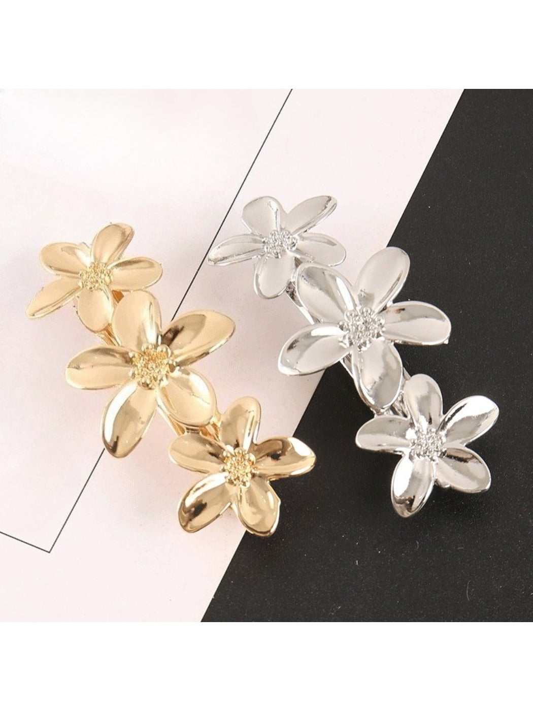 Beau - Trendy Flower Shaped Hair Clip