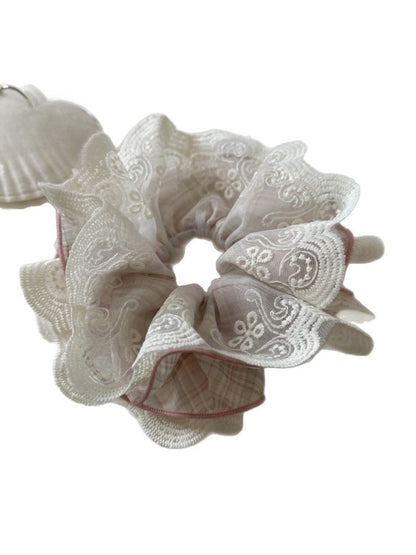 Gifty - Sweet Plaid Lace Scrunchie